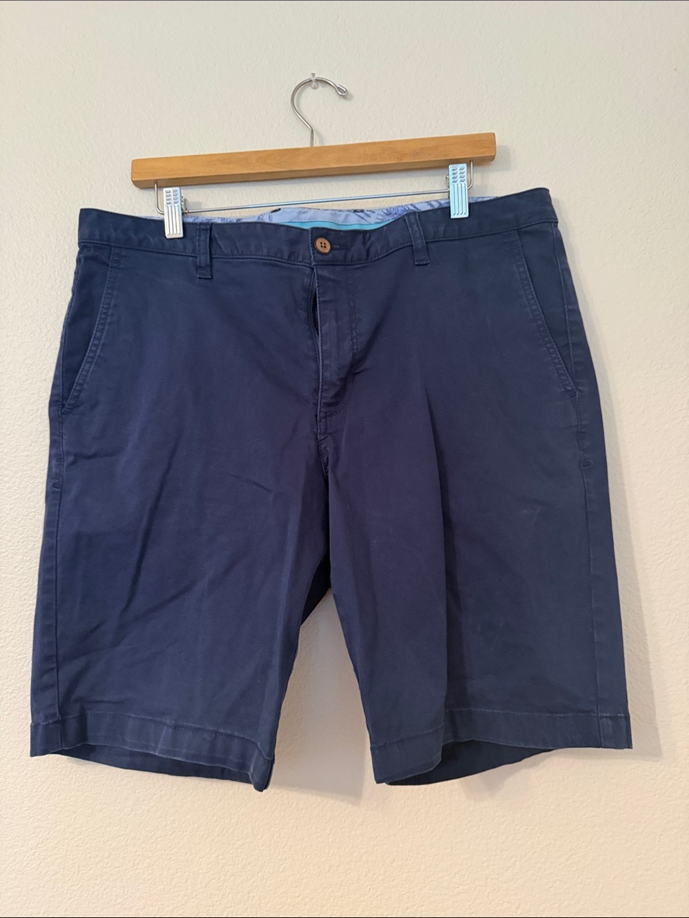 Tommy Bahama Navy Flat-Front Cotton Shorts 38 - Picture 3 of 6
